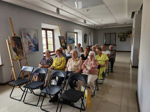 Grupa osób podczas spotkania