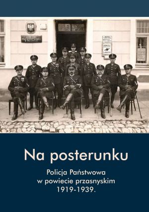 okładka książki ze zdjęciem grupy policjantów przed budynkiem