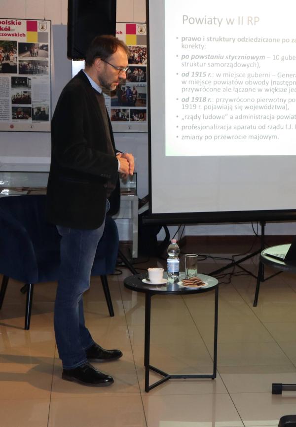 Profesor podczas wykładu